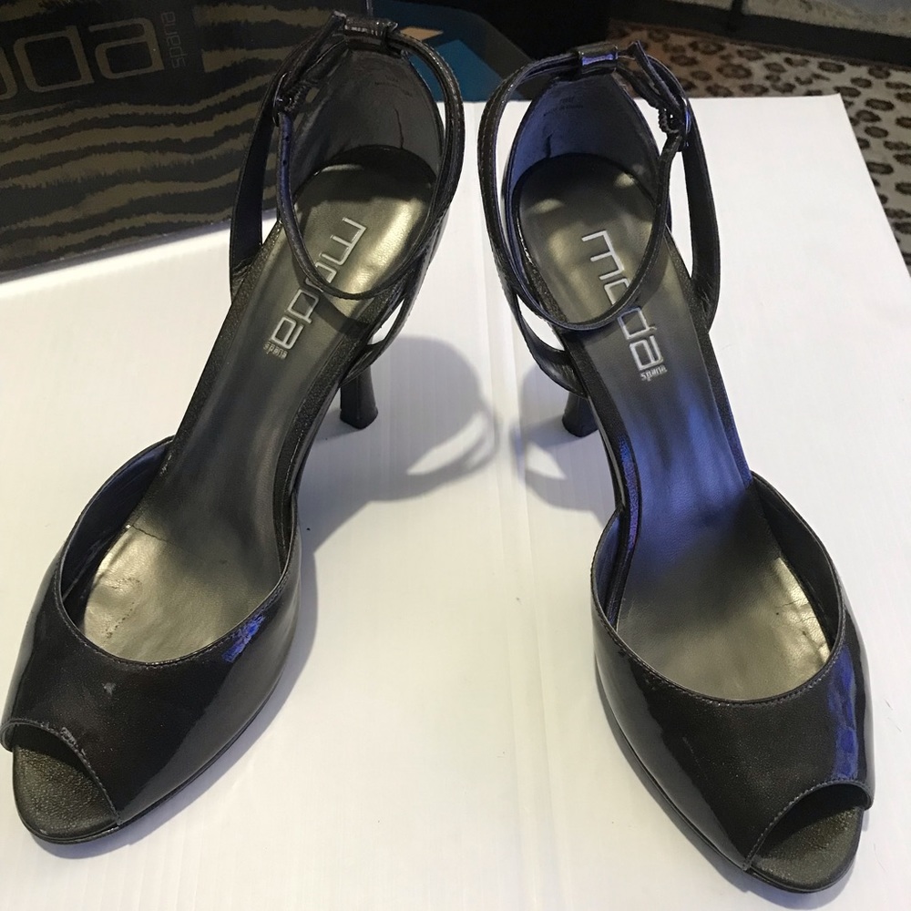 Moda Spana Desert Patent Leather Ankle Strap Heels - Picture 4 of 10